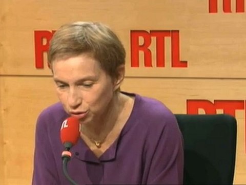 Arnaud Montebourg en marinière, en couverture du Parisien Magazine , un robot ménager à la main, pour vanter le Made in France : La photo est très sexy, si je puis dire a affirmé Laurence Parisot sur RTL