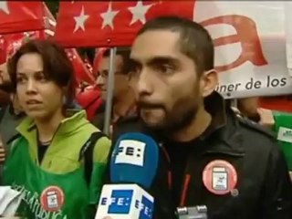 Miles de personas se manifiestan contra los recortes en educación