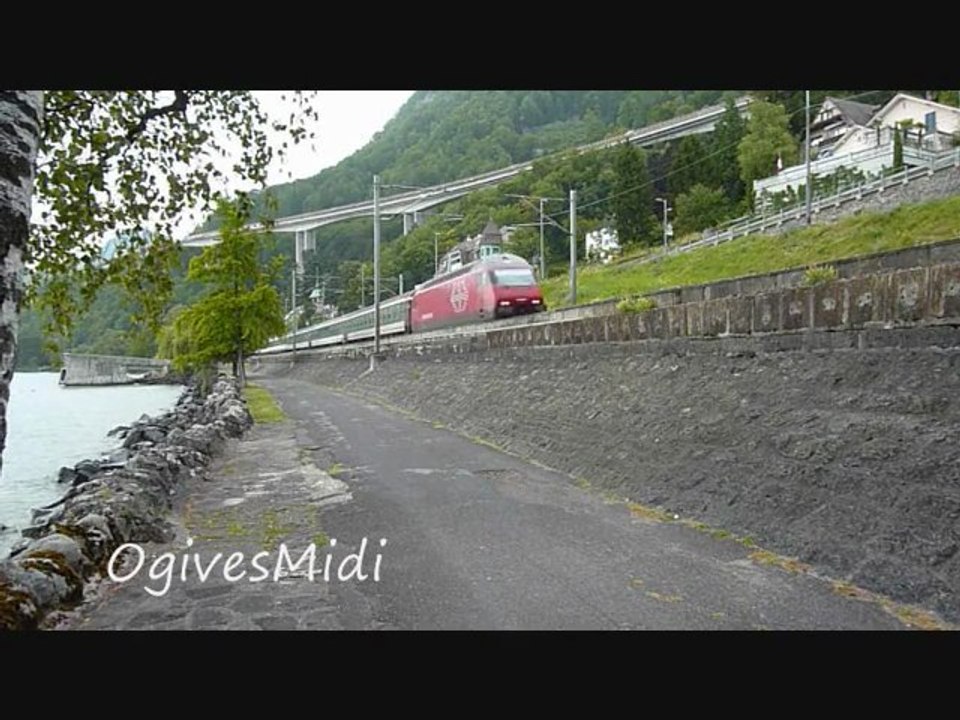 Les Trains du lac Léman - Entre Villeneuve et le Château de Chillon - Suisse - Juillet 2012