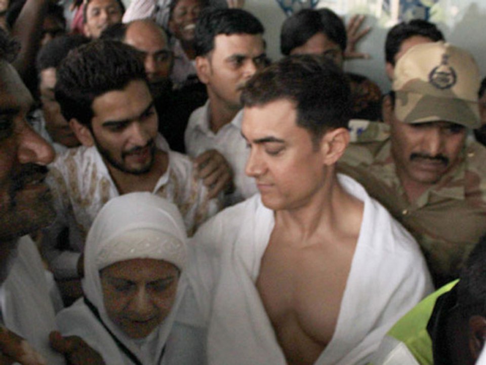 Aamir Khan Leaves for Hajj [Uncut]