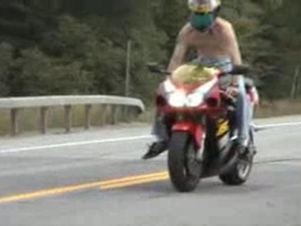 Suzuki GSXR 750 SRAD Burnout