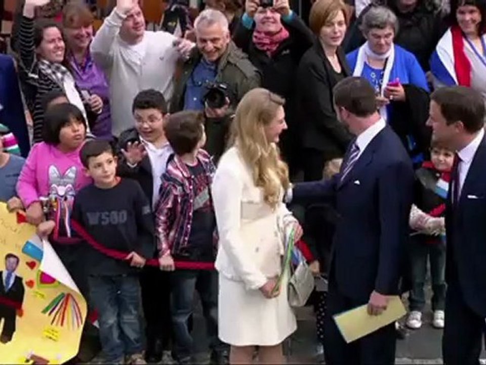 Luxembourg royals kiss on palace balcony after wedding