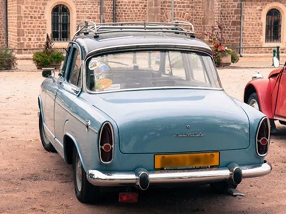 Lapalisse embouteillage vieilles voitures 2012 RN7