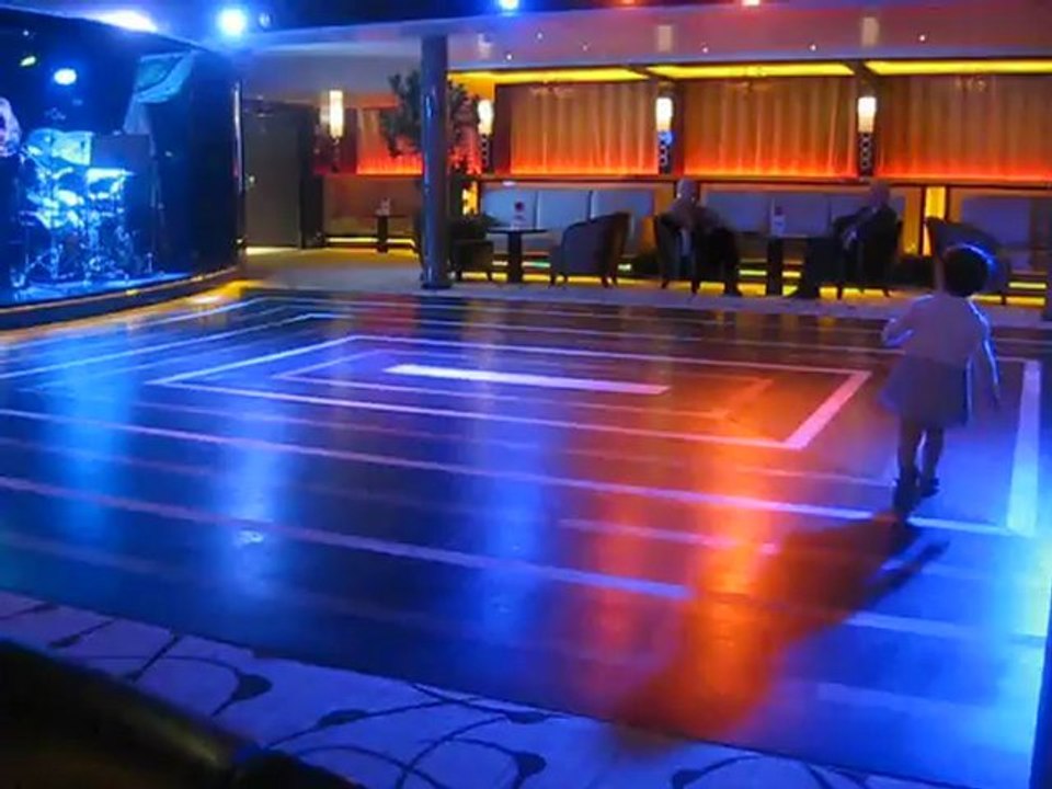 Charlotte Danse seule sur la piste