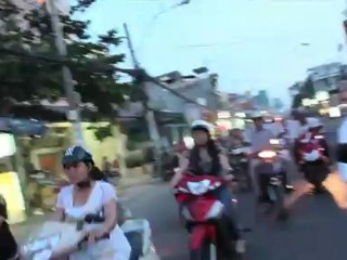 HCMV Vietnam traversée de rue