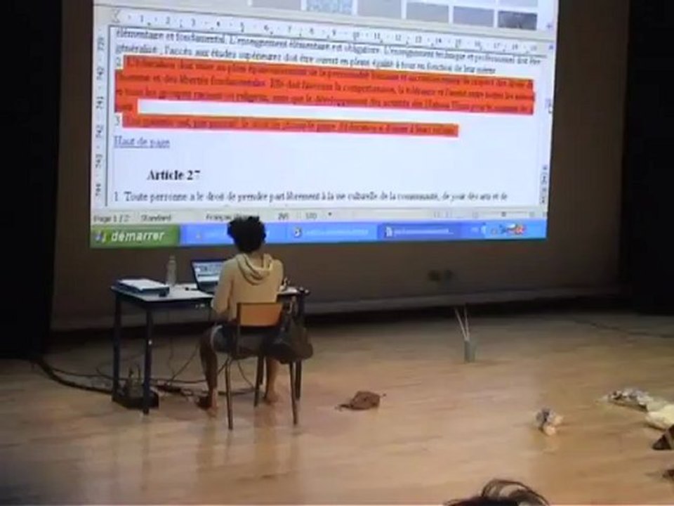 MeS PeTITS PAPIeRS,  PIeCES JUSTIFICATIVeS DE MON IDeNTITe  Performance numéro 3 WORK IN PROGRESS de Karina Benziada à la Fabrique - Le Mirail dans le cadre du festival La Novela