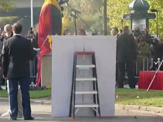 Bruxelles 21 Octobre 2012 statue Jean Claude Vandammmea 027