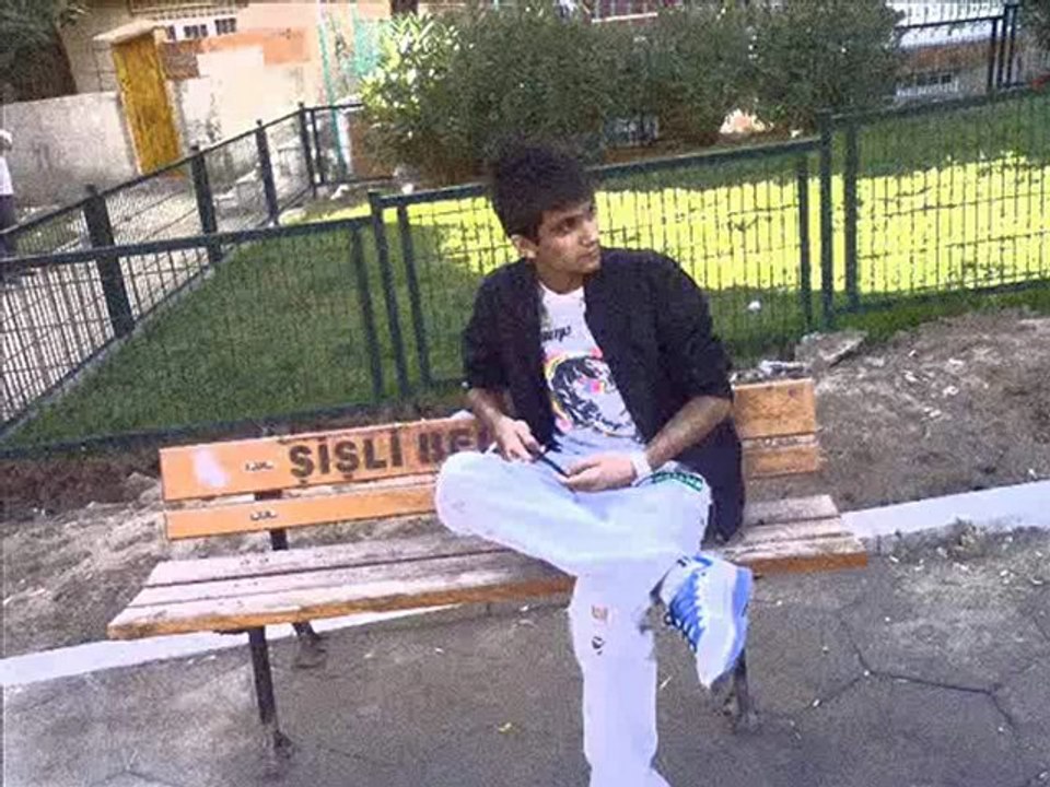 Memet Volkan Ft Famessa Aşk'lara Ölmek Lazım 2012