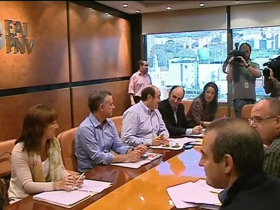 El PP apoya a Basagoiti; el PSOE, dispuesto a hacer cambios
