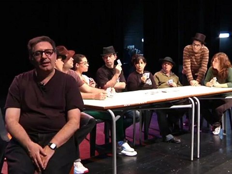 221012 assaig 4 gags una guinda en un vaso de martini