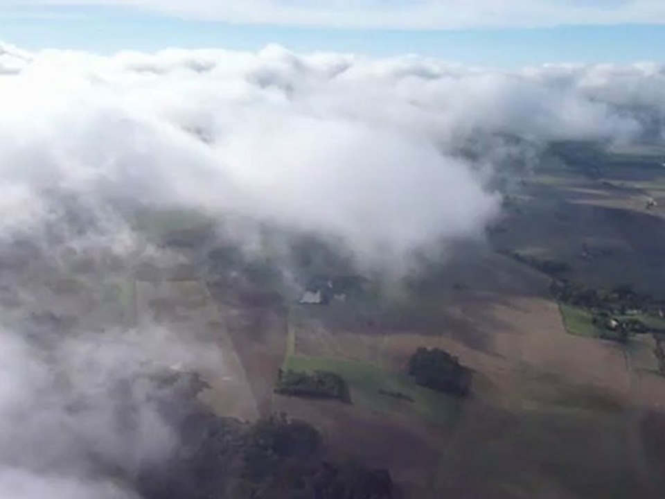 Vol paramoteur au dessus des nuages - Le Champion Azay le Ferron 22-10-2012 08-36-50