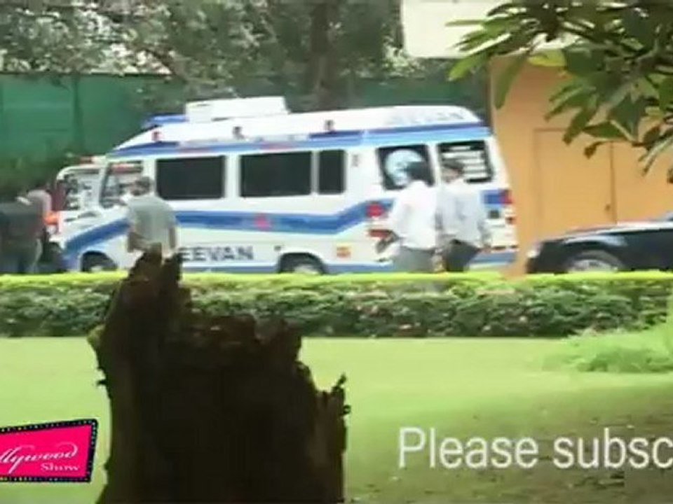 Aishwarya accompany Yash Chopra's final Journey