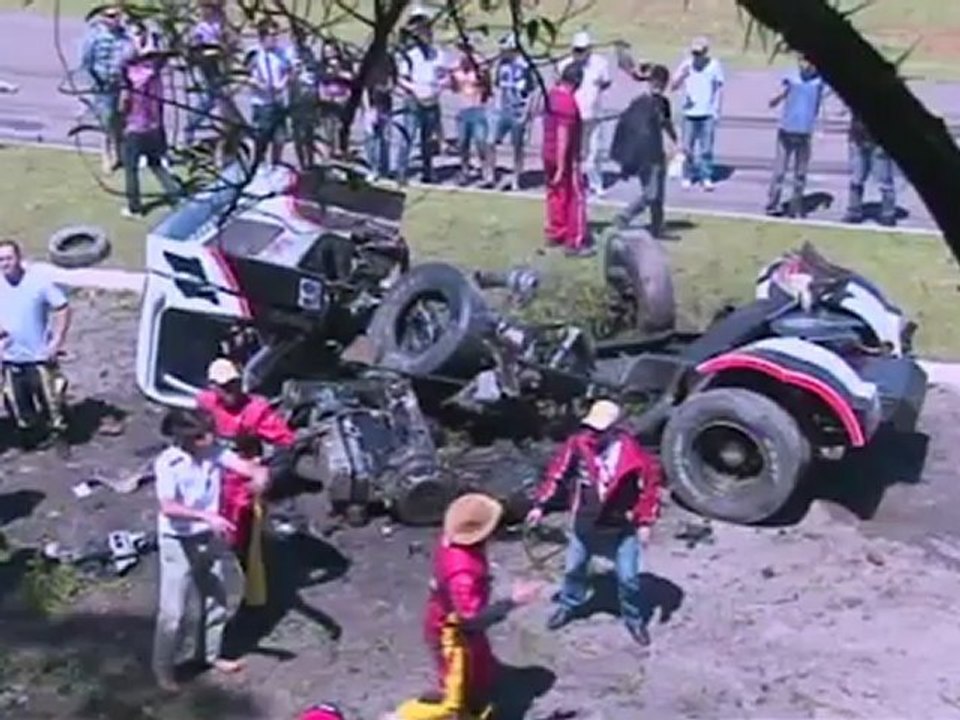Un camion se crashe à plus de 150 km_h _ Videos