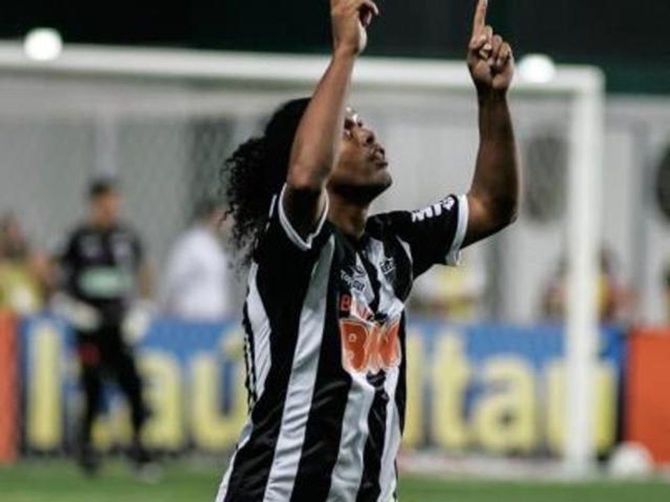 Ronaldinho mit einem tollen Hattrick