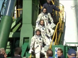 [ISS] Expedition 33 Board Soyuz Vehicle Ahead of Launch
