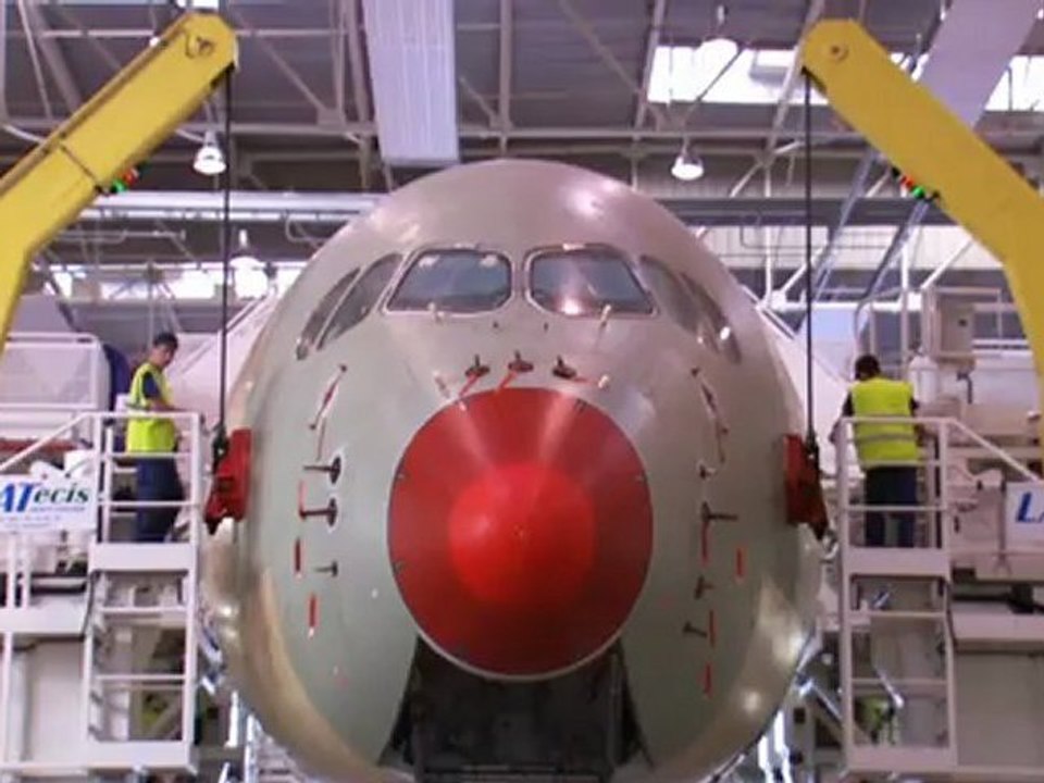 Airbus feiert neues Werk für Langstrecken-Jet A350