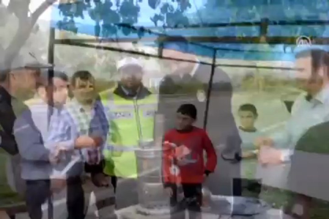 Polislerden semaverde çay ikramı