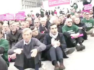 Alliance Vita manifeste contre le mariage et l'adoption pour tous les couples - La Défense