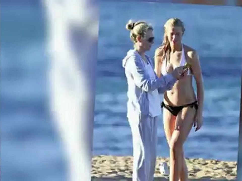 Ireland Baldwin genießt einen Tag am Strand mit ihrer Mutter Kim Basinger