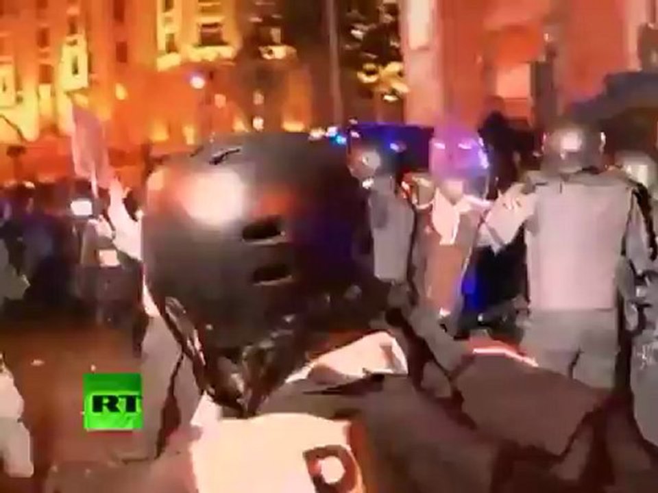 29-S_ Nuevas protestas cercan el Congreso en Madrid con peticiones de dimisión y referéndum(360p_H.264-AAC)