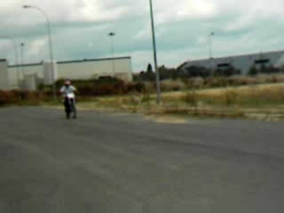 yz f 4t      far-h  en roue