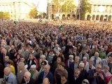 Budapest divisa in due, nel giorno che commemora la...