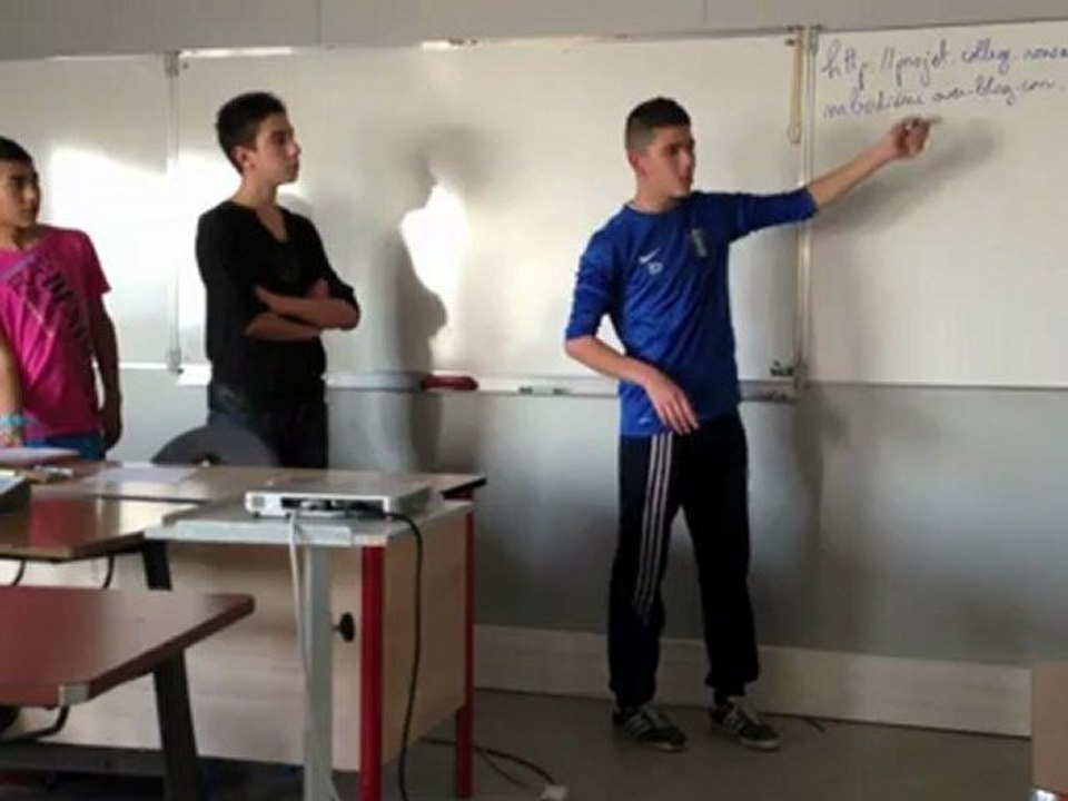 Présentation du projet de CDI pour le collège de Mbodiène par des élèves du collège Ronsard, Tremblay-en-France