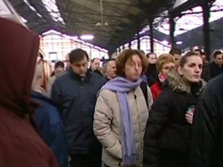 Grève : trafic perturbé dans les airs et sur les rails