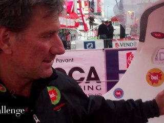 Vendée Globe : visite du bateau "Groupe Bel" avec Kito de Pavant