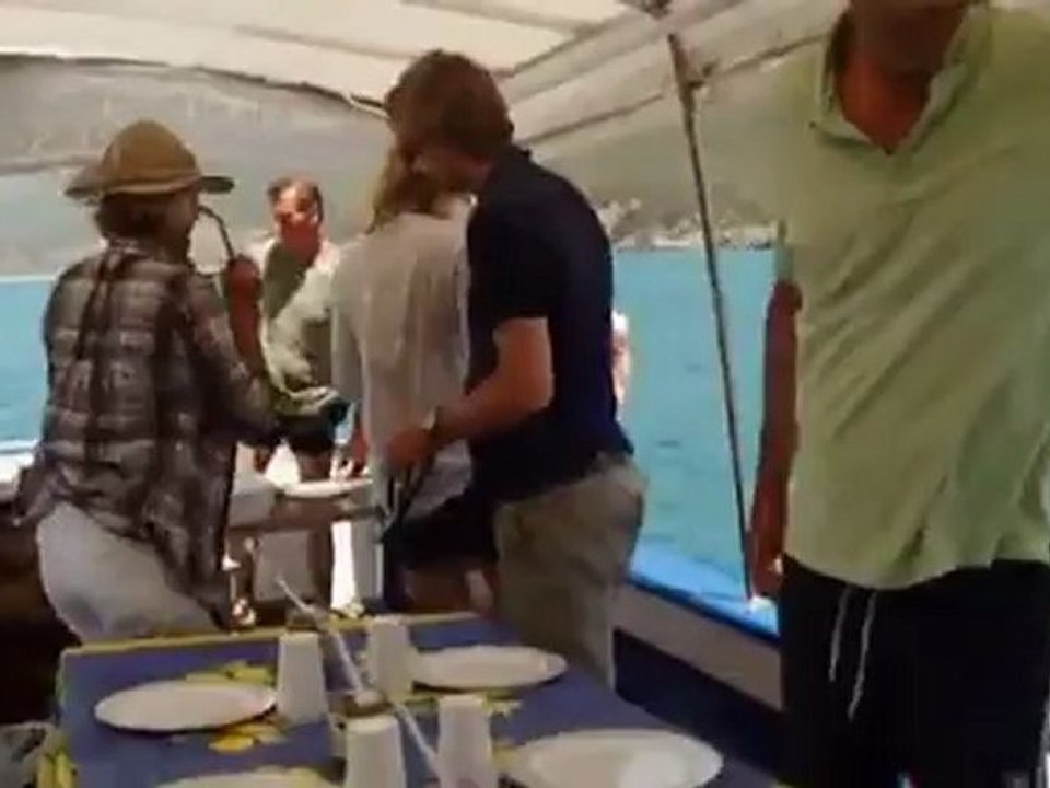 كتل اسمنتية مسلحة لحماية البحر | العولمة 3000