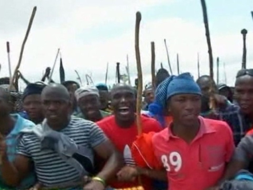 Thousands of South African miners stage march