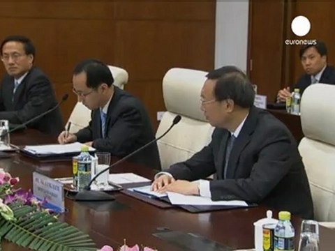 Siria: l'esercito bombarda Damasco, Brahimi in Cina