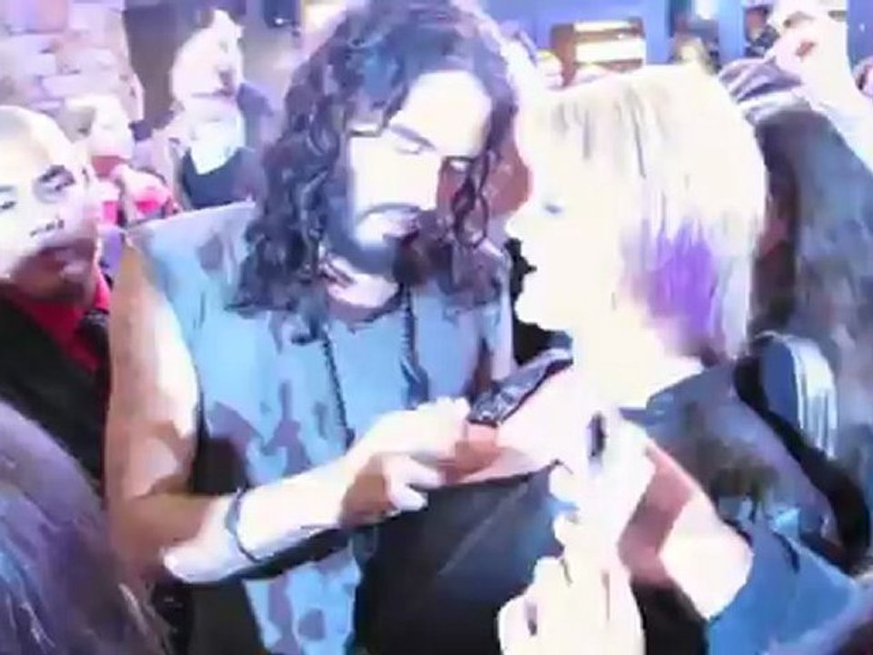 Warum wurde Russell Brand schon wieder verklagt?