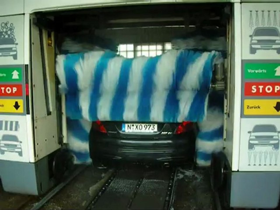 Peugeot 207 CC in der Waschanlage