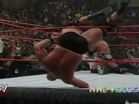 WWE STONE COLD GETS STUCK BETWEEN ROPES AND HHH HELPS HIM GET OUT OF THAT PROBLEM