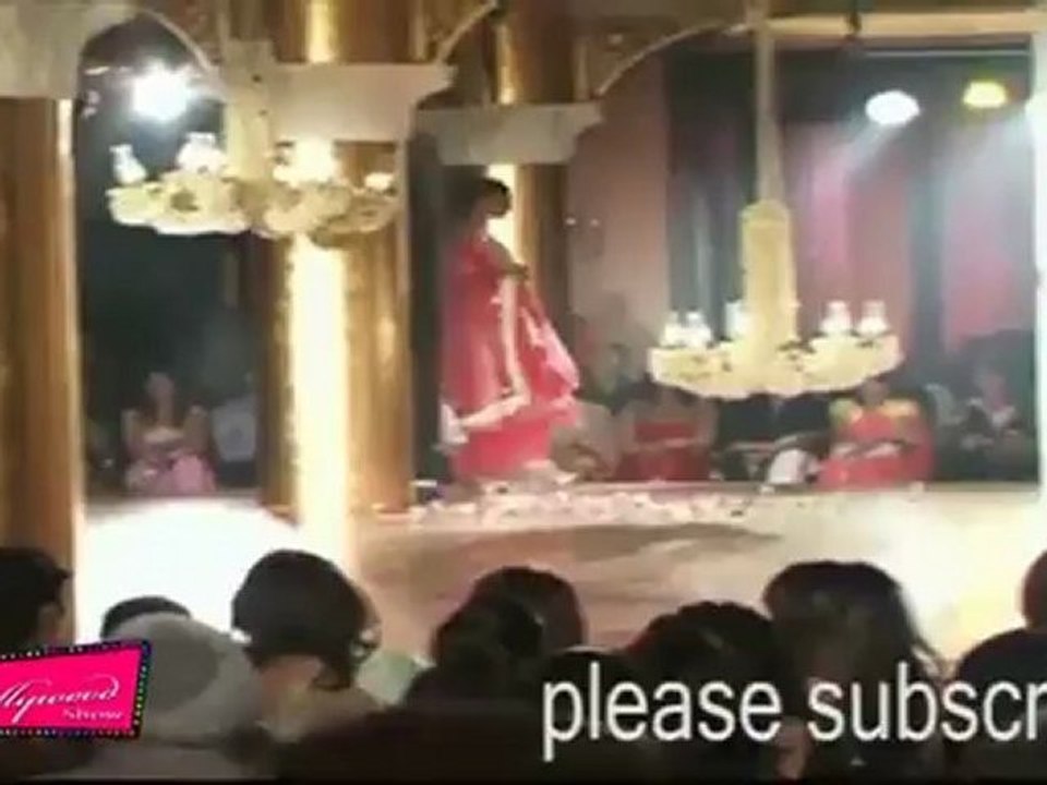 Hot Models Showing off their Assets