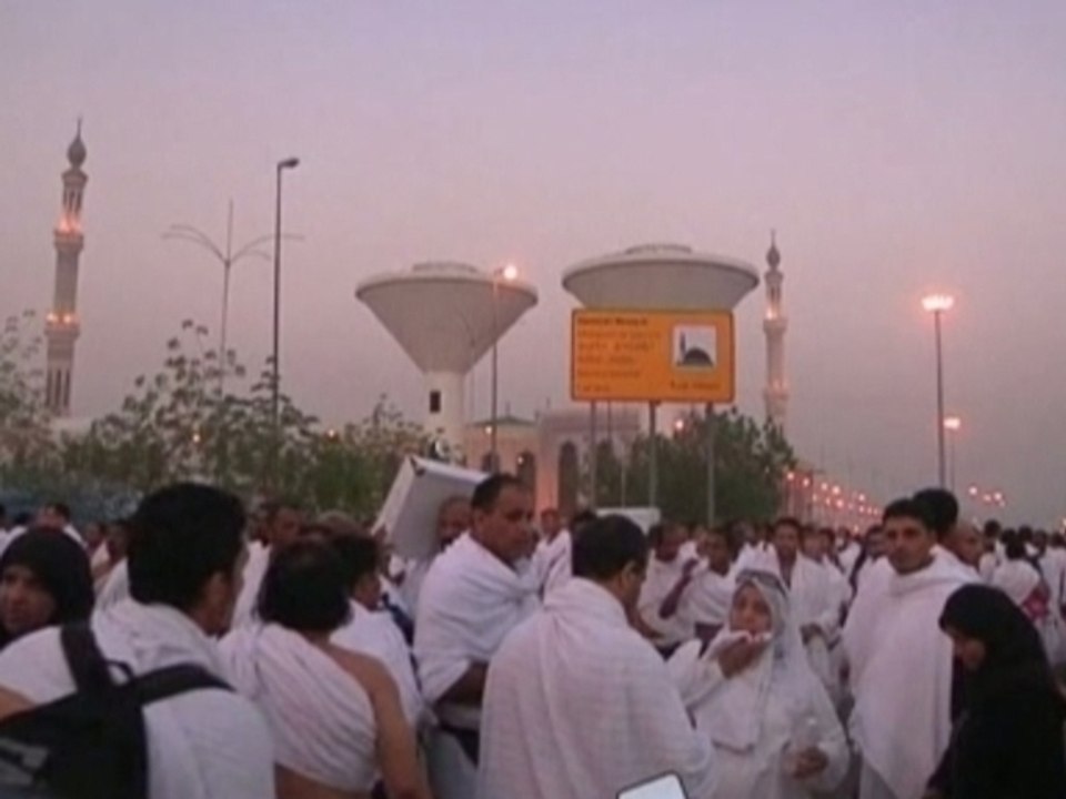 Haj pilgrims arrive at Mount Arafat