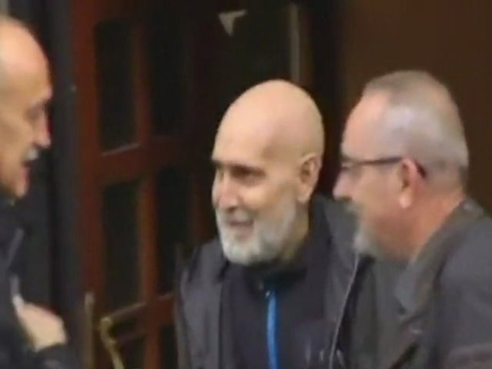 El 'moribundo' Bolinaga, de paseo y de bares por Mondragón