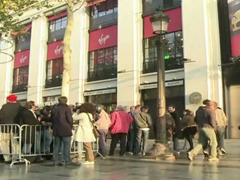 Fans queue for Rolling Stones tickets in Paris
