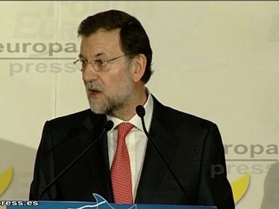 Rajoy dice que Sánchez-Camacho representa la estabilidad