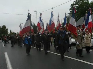 Défilé lors de la commémoration à la Sablière. Châteaubriant