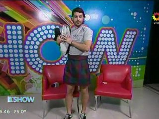 Pedro en Este es el Show (con pollera!) - 25 de Octubre