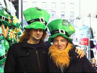 des poissons bruns dans un bocal roux @ Dublin