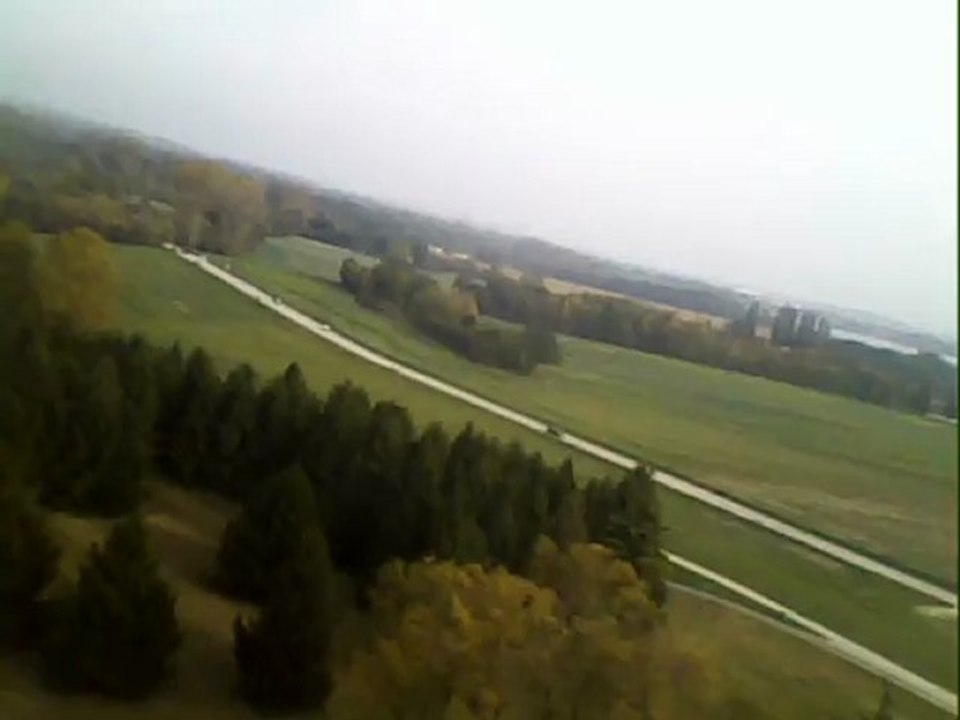 le 2012/10/25 camera embarquée sur quadrirotor au parc de miribel jonage (1er vol)