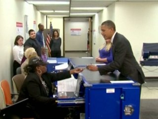 Obama votes early, Romney rallies the crowd in Ohio