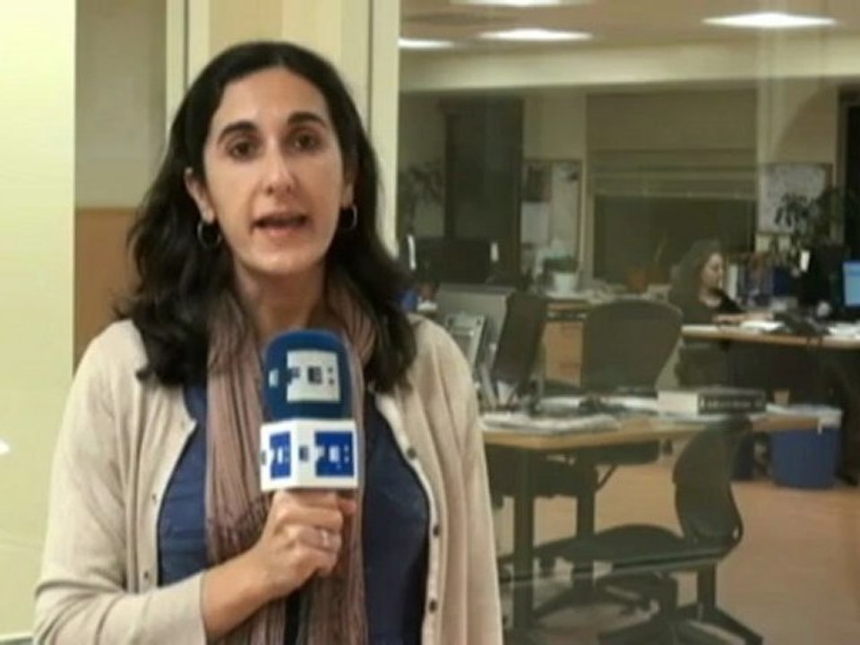 Informe a cámara: Obama vota por anticipado y Romney promete "un gran cambio" para EE.UU.