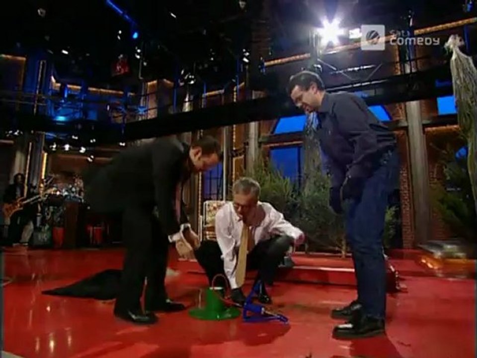 Die Harald Schmidt Show - 1019 - 2001-12-20 - Heike Makatsch, Christbaumständer