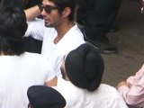 Prateik Babbar CAUGHT SMOKING @ Yash Chopra's FUNERAL