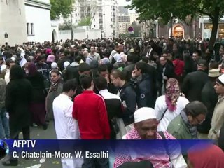 Pour l'Aïd, des croissants "Copé" à la Grande mosquée de Paris