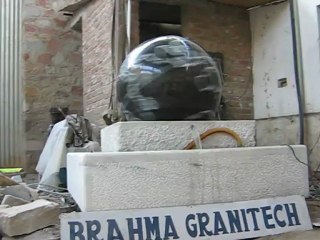 Rotating ball water feature